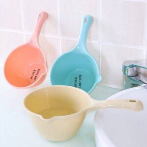 Plastic colander