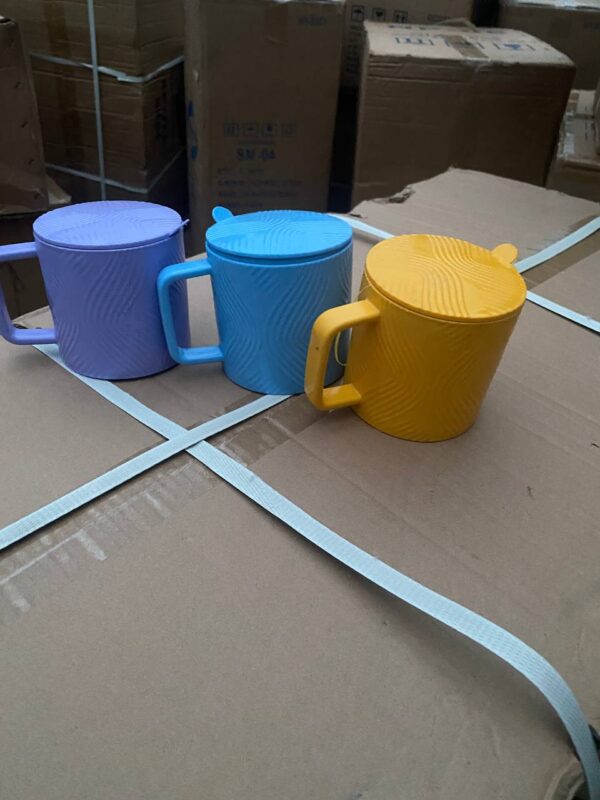 Smp Plastic cup with cover 2