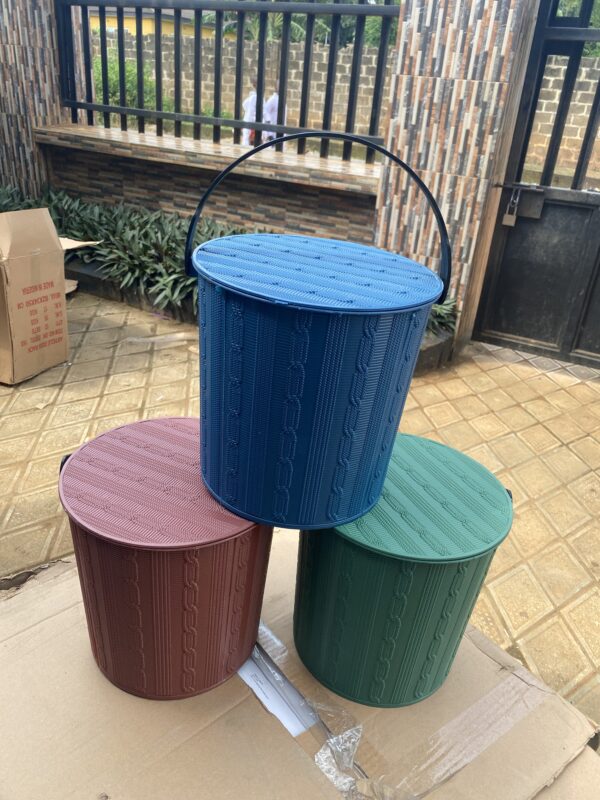 Bucket with cover